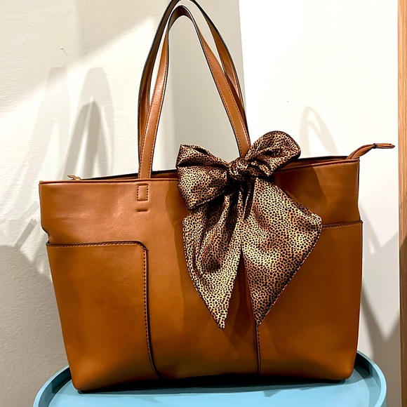 George Scarf Decor - Picture 6 of 6